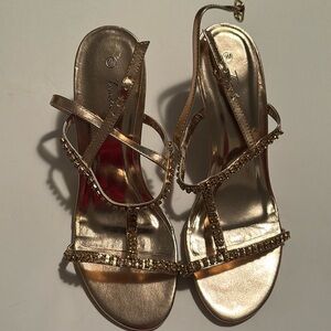 Traditions Strapey Gold Sandals Size 9